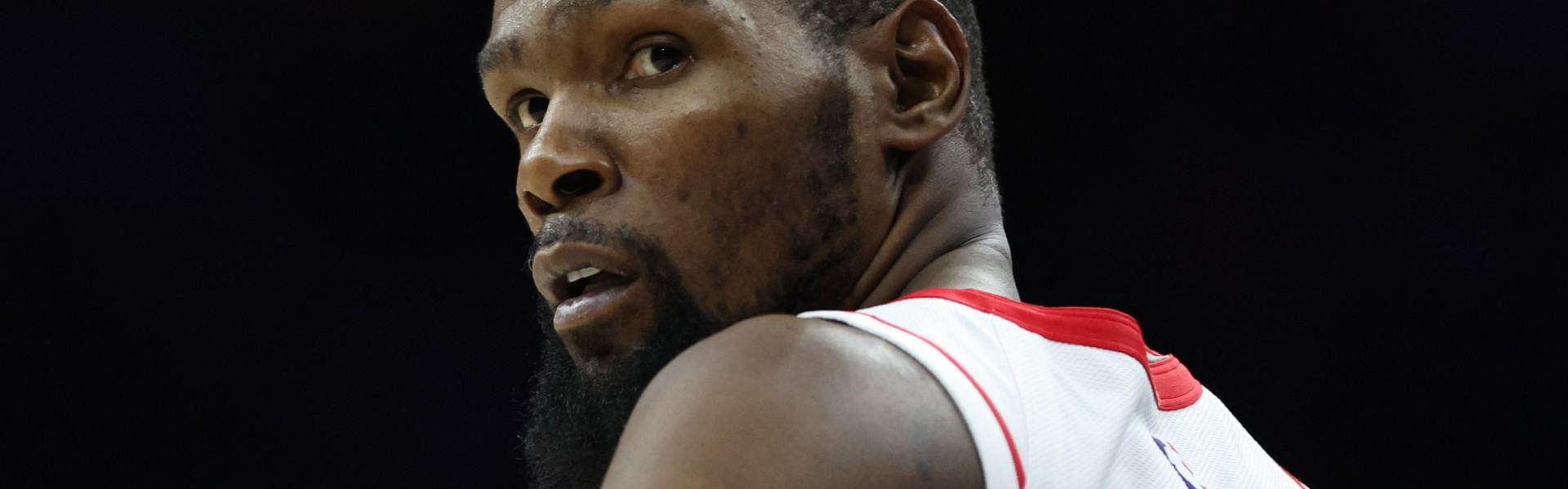 背靠背40分钟！杜兰特19中11砍32分正负值+18 三分历史第11里程碑